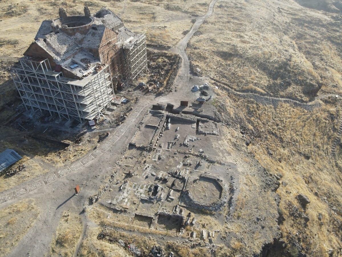 Kültür ve Turizm Bakanı Mehmet Nuri Ersoy, NSosyal hesabındaki paylaşımında, Anadolu'da Türk-İslam...