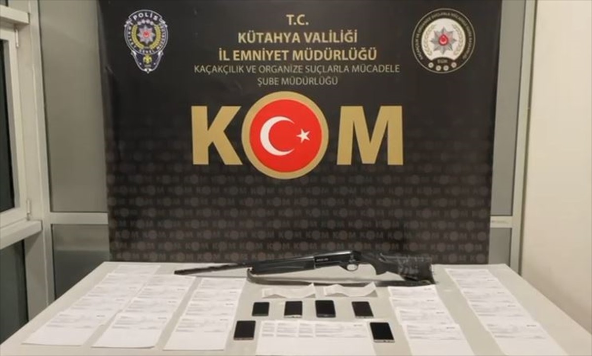 Kütahya'da suç örgütüne yönelik operasyonda gözaltına alınan 7 şüpheliden 6'sı tutuklandı. ...