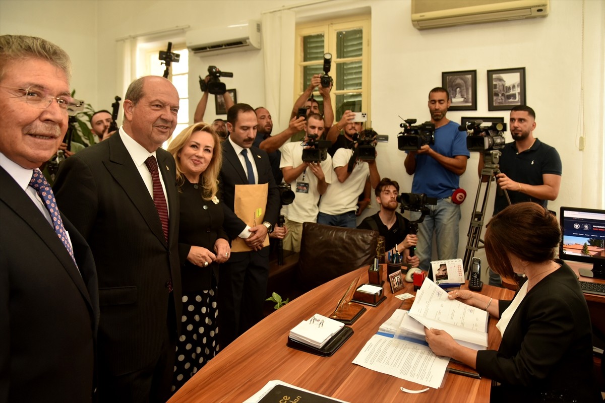 Kuzey Kıbrıs Türk Cumhuriyeti'nde (KKTC) 19 Ekim'de yapılacak Cumhurbaşkanı Seçimi'nin ilk turu...