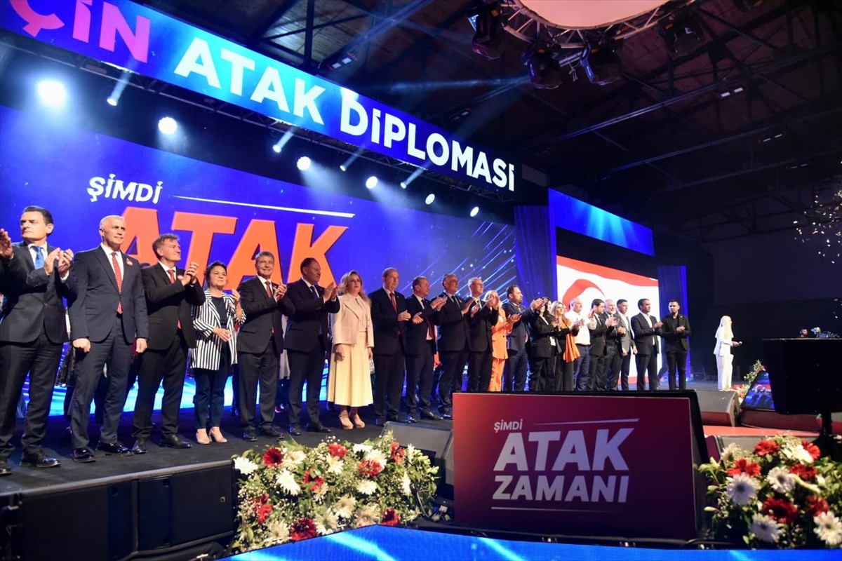 Kuzey Kıbrıs Türk Cumhuriyeti (KKTC) Cumhurbaşkanı Ersin Tatar, bağımsız aday olarak gireceği...