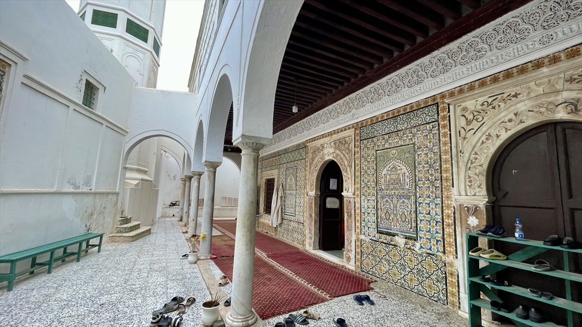 Libya'nın başkenti Trablus’taki Osmanlı eserlerinden Gürcü Cami eşsiz çini süslemeleri ile iki...