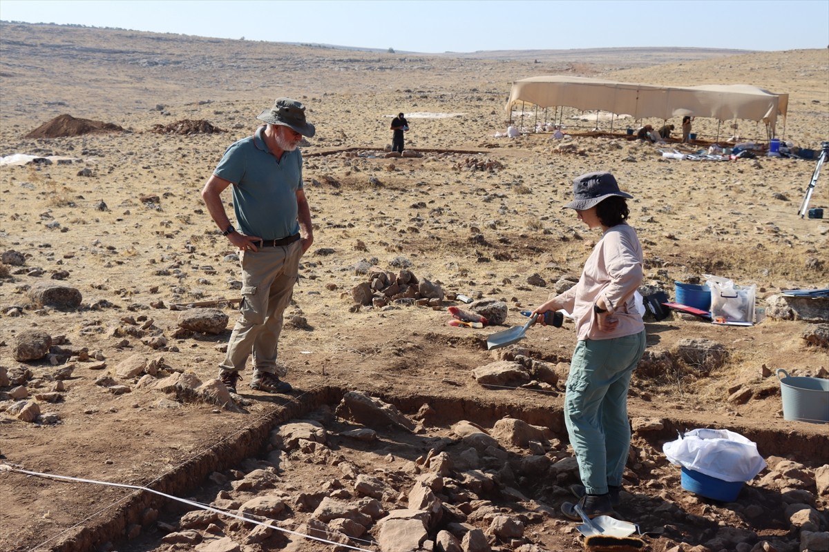 Liverpool Üniversitesi Arkeoloji Bölümü Öğretim Üyesi Prof. Dr. Douglas Baird (solda), 30 yıldır...