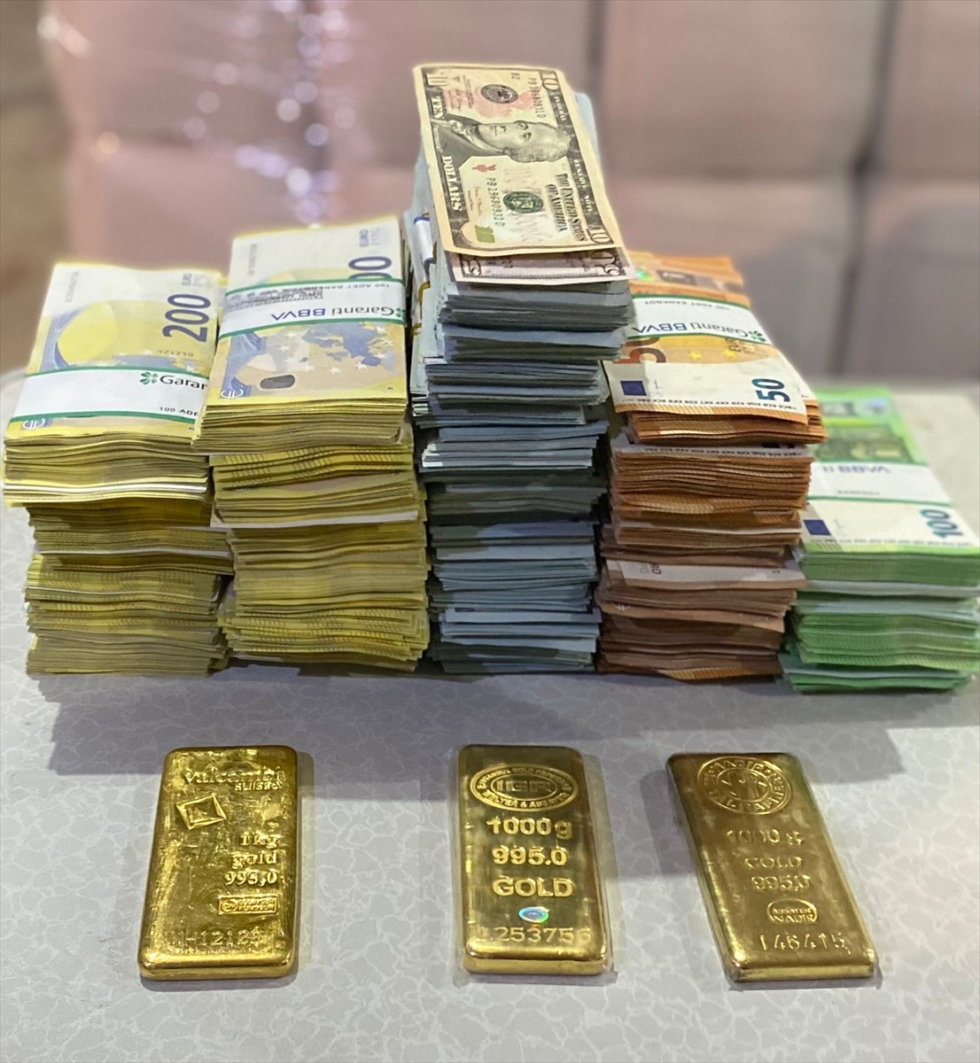 Manavgat Belediyesine yönelik yürütülen yolsuzluk, rüşvet, irtikap ve zimmet operasyonunda, zirai...