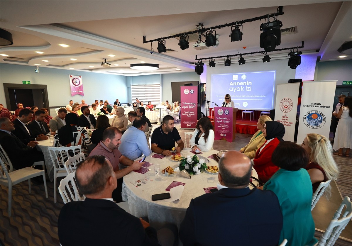 Mersin'de Uluslararası Kadın ve Girişimciler Derneği (UKADER) tarafından hayata geçirilen "Annenin...