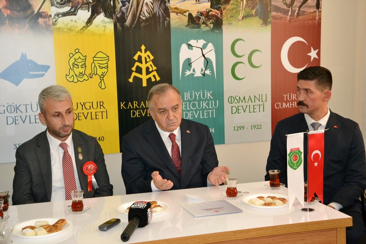 MHP Grup Başkanvekili Erkan Akçay (ortada), "Asırlık Birlik, Sonsuz Kardeşlik" temalı Milli Birlik...