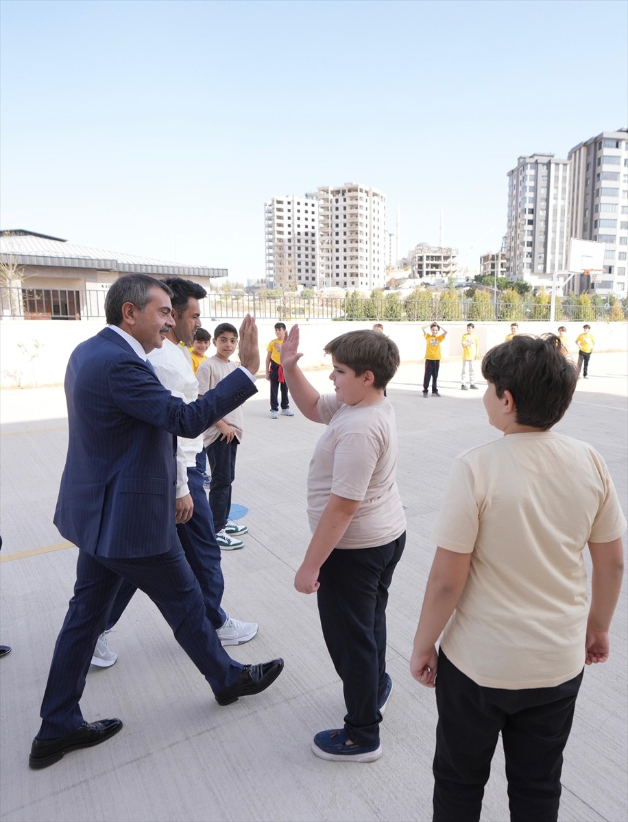 Milli Eğitim Bakanı Yusuf Tekin, Gaziantep programı kapsamında merkez Şehitkamil ilçesinde bulunan...