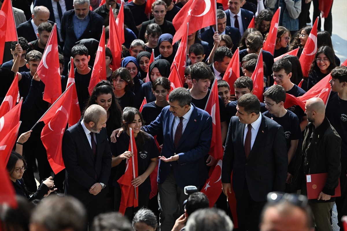 Milli Eğitim Bakanı Yusuf Tekin (sağ 3), Düzce Esin Olcay Anadolu Lisesi'nin açılış törenine...