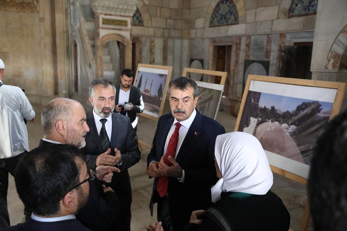 Milli Eğitim Bakanı Yusuf Tekin (sol 4), Suriye'nin başkenti Şam'da Emevi Camisi'ni ziyaret...