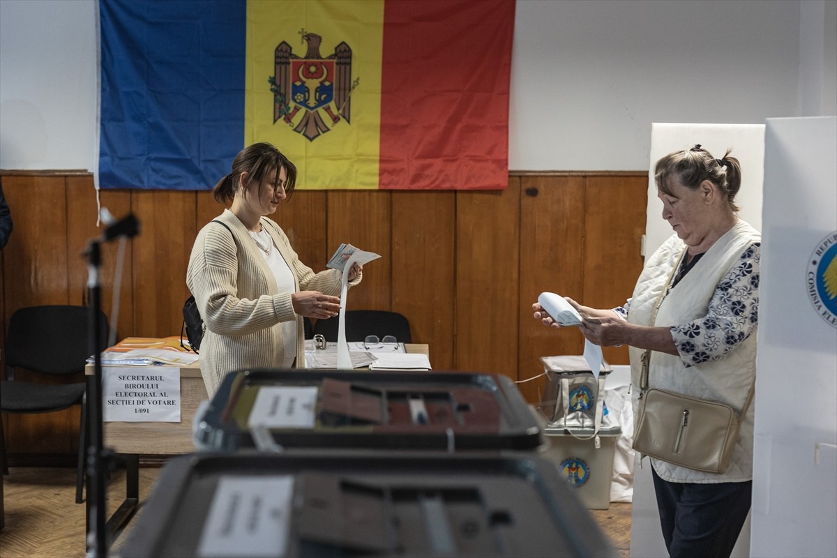 Moldova'da halk, yeni parlamento üyelerini belirlemek üzere oy kullanmaya başladı. 