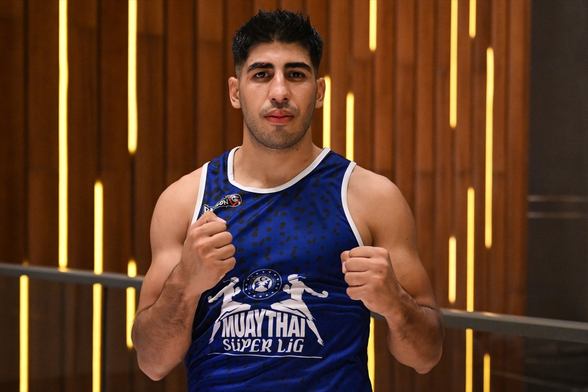 Muaythai Süper Ligi'ni şampiyon tamamlayarak milli takıma katılma hakkı kazanan sporcu Mehmet Ali...
