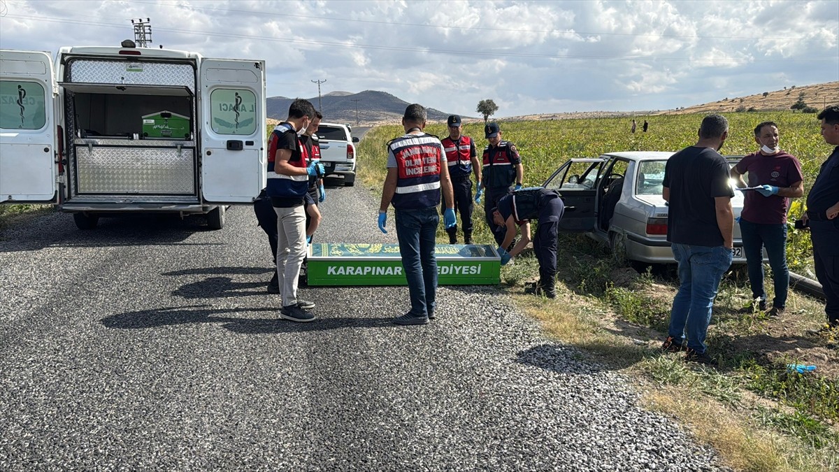 Nevşehir’in Acıgöl ilçesinde husumetli komşular arasında çıkan silahlı kavgada 2 kardeş hayatını...