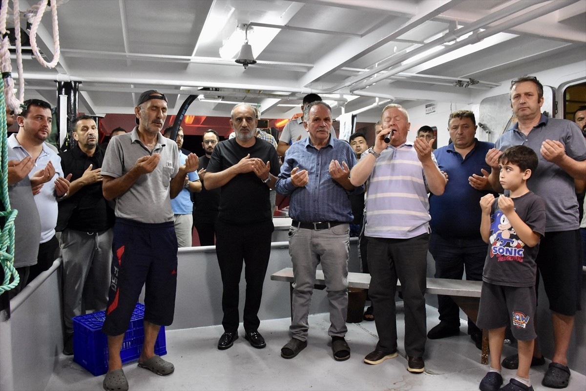 Ordu'da balıkçılar, denizlerde av yasağının sona ermesiyle "vira bismillah" diyerek Karadeniz'in...