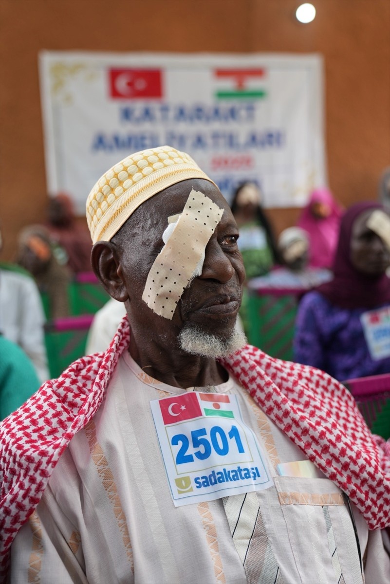 Sadakataşı Derneği, sağlık yardımları kapsamında Nijer'de 600 kişinin katarakt ameliyatını...