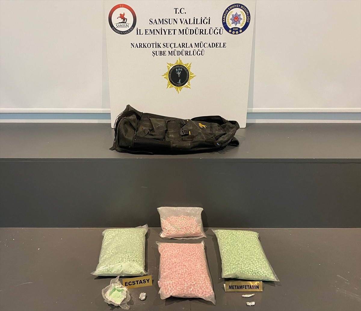 Samsun'da düzenlenen uyuşturucu operasyonunda 3 kişi yakalandı.