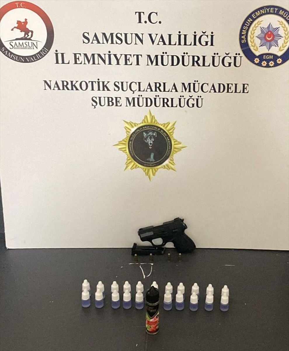 Samsun'da düzenlenen uyuşturucu ve ruhsatsız silah operasyonunda 5 kişi gözaltına alındı....