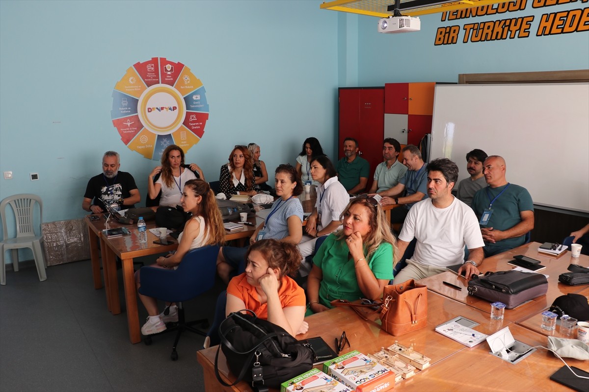 Samsun'da "BİLSEM Öğretmenleri için HERTZ: Haberleşme, Eğitim ve Radyo Teknolojileri Zirvesi"...