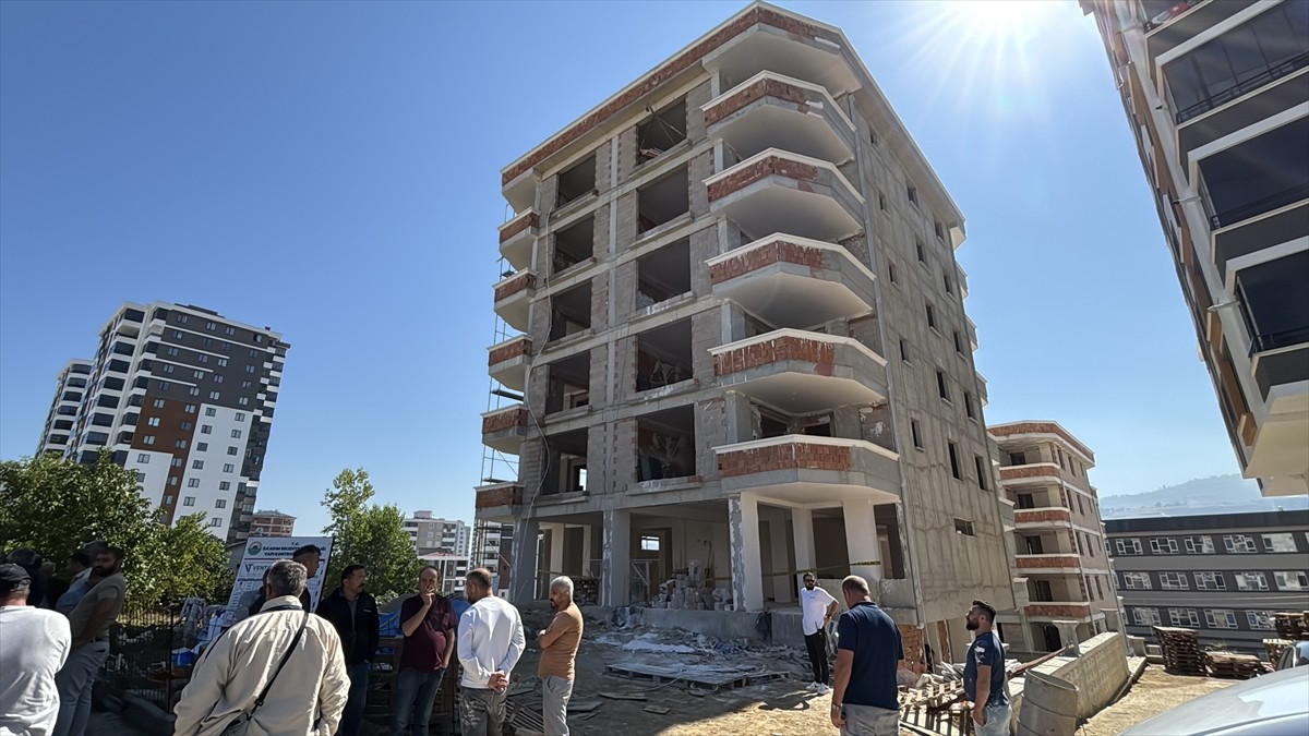 Samsun'un İlkadım ilçesinde inşaattaki asansör boşluğuna düşen sıva ustası hayatını...