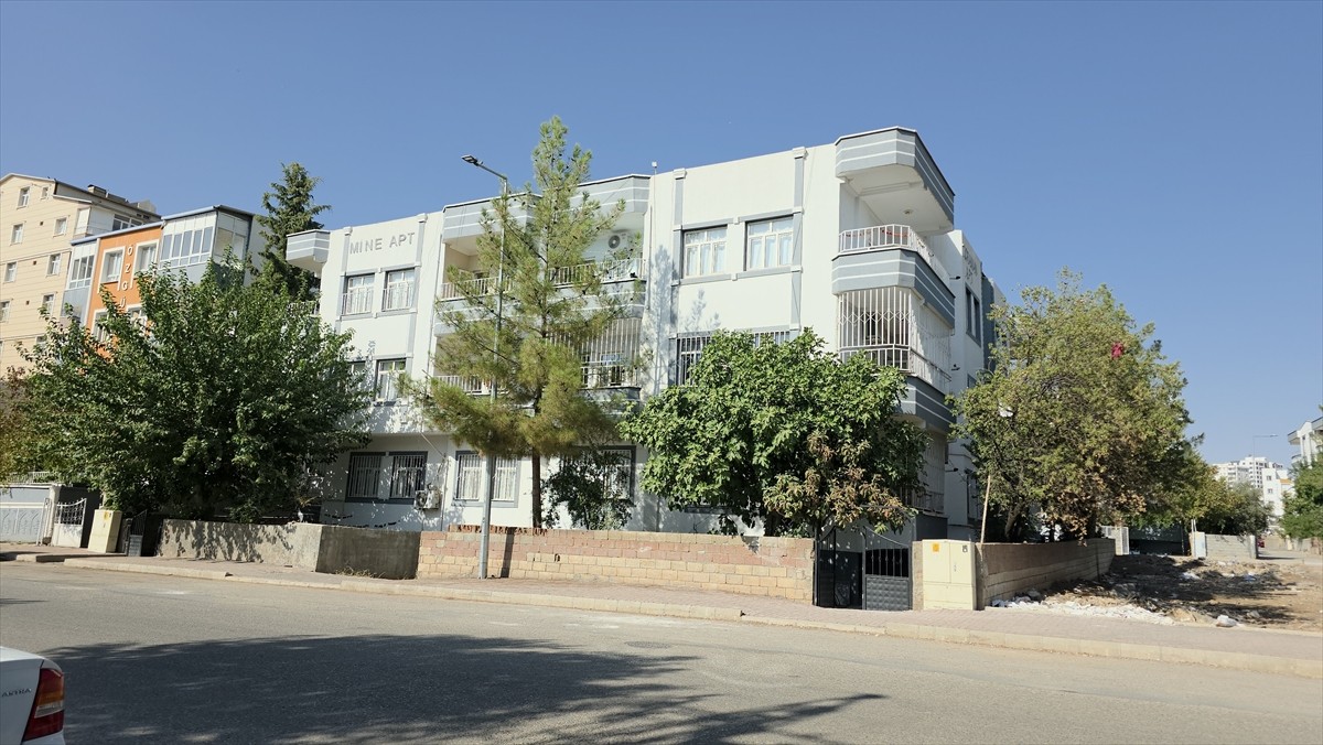 Şanlıurfa'nın Siverek ilçesinde evinde silahlı saldırıya uğrayan kişi hayatını kaybetti.