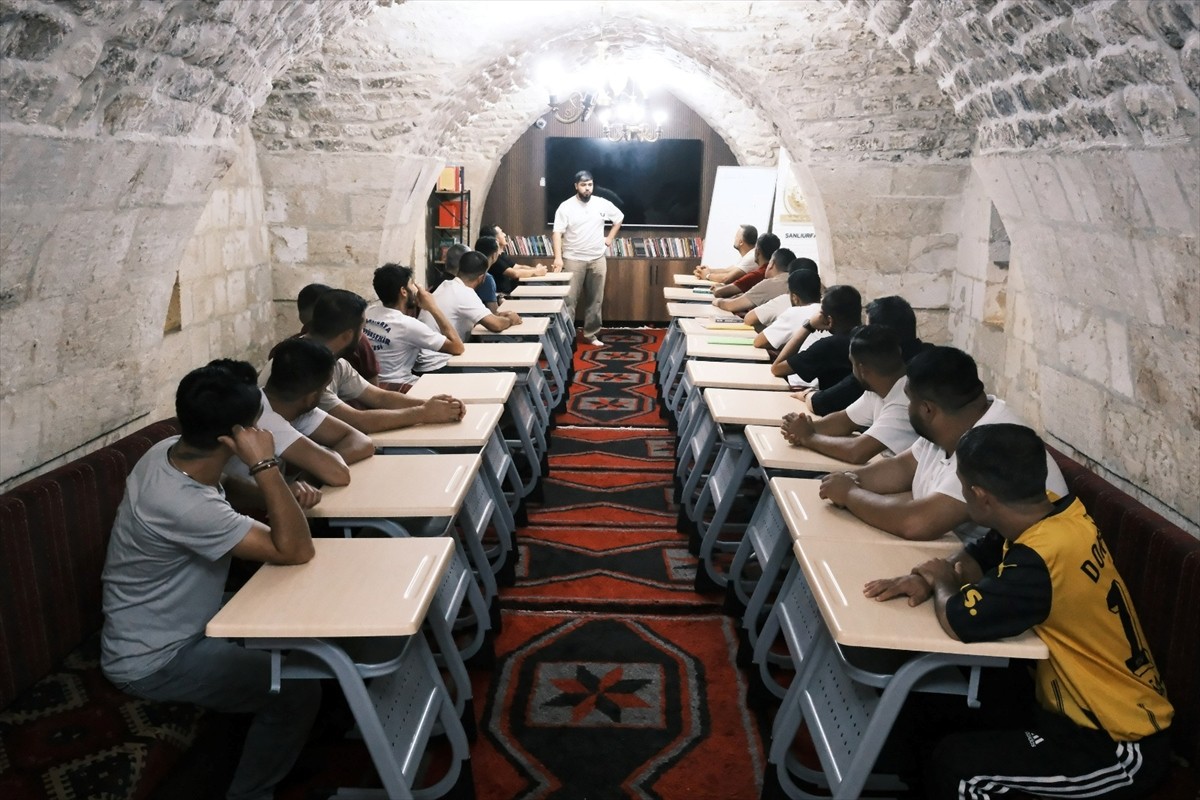 Şanlıurfa Büyükşehir Belediyesi tarafından verilen rehberlik hizmeti sayesinde uyuşturucu...