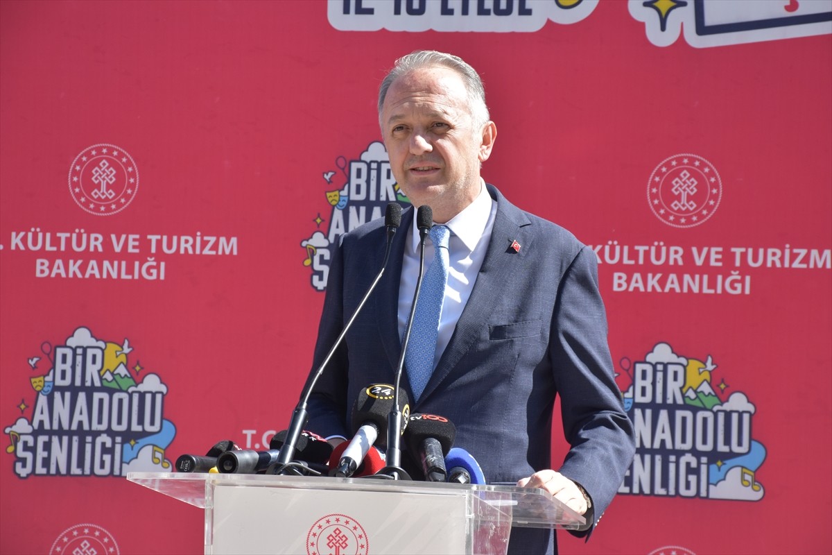 Şırnak'ta çeşitli etkinliklerin yapılacağı "Bir Anadolu Şenliği" başladı. Kültür ve Turizm...