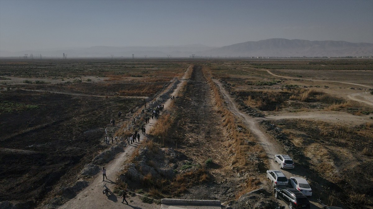 Suriye'nin başkenti Şam'ın Ateybe bölgesinde yaklaşık 100 muhalif savaşçıya ait olduğu...