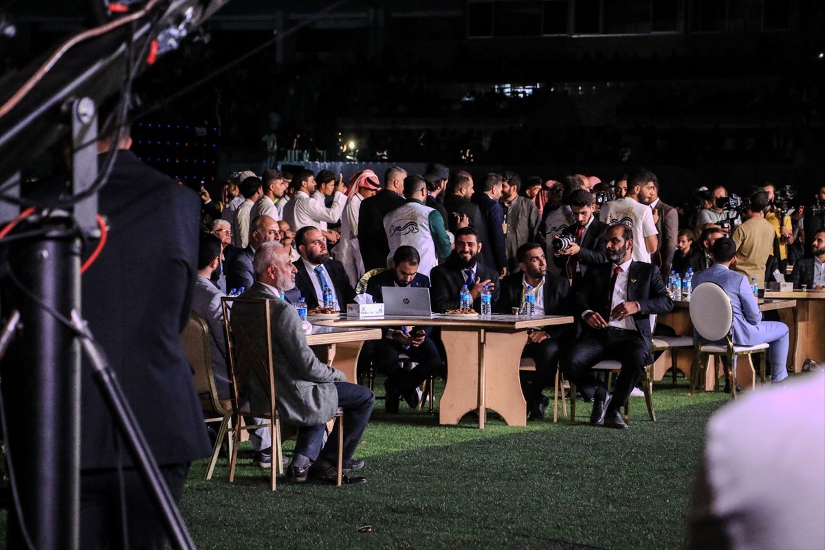 Suriye'nin kuzeydoğusundaki Deyrizor ilinin yeniden imarı için düzenlenen bağış kampanyasında 26...