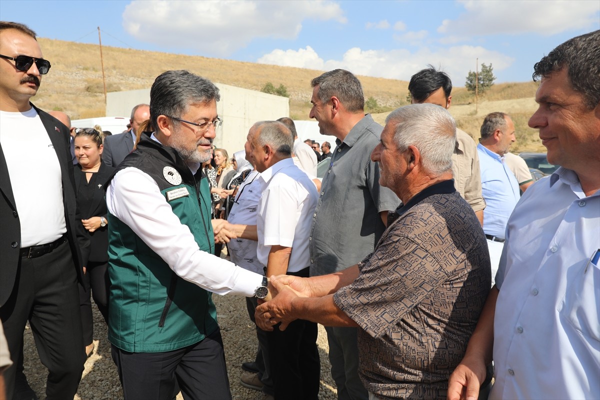 Tarım ve Orman Bakanı İbrahim Yumaklı,  Uzunköprü ilçesindeki Çakmak Barajı'nda incelemelerde...