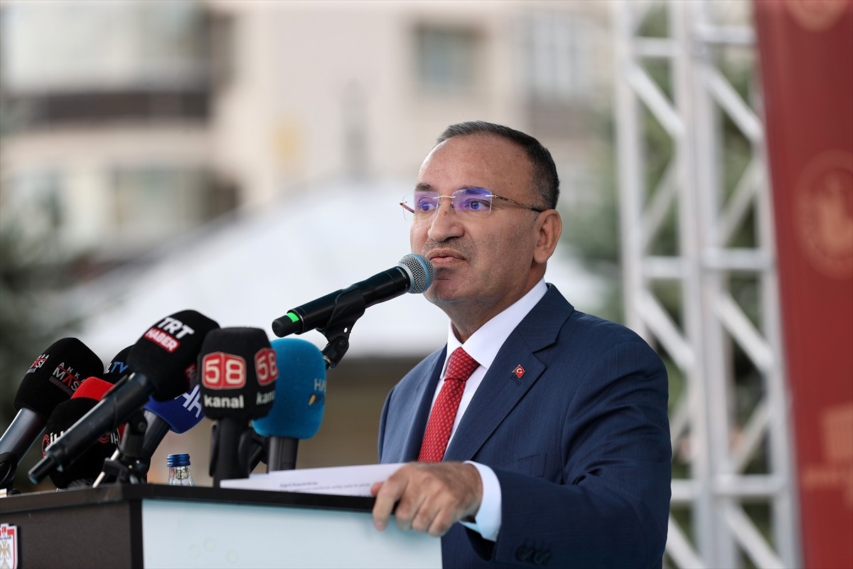 TBMM Başkanvekili Bekir Bozdağ, ulusal kurtuluş mücadelesine ışık tutan kararların alındığı Sivas...