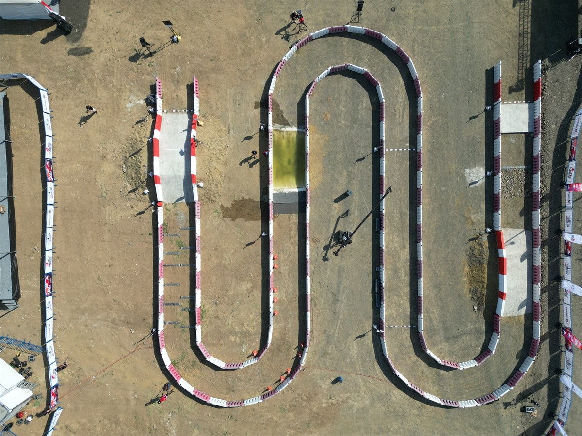 Tekirdağ'da, Tekirdağ Namık Kemal Üniversitesi (NKÜ) Stadyumu'nda TEKNOFEST İnsansız Kara Aracı...