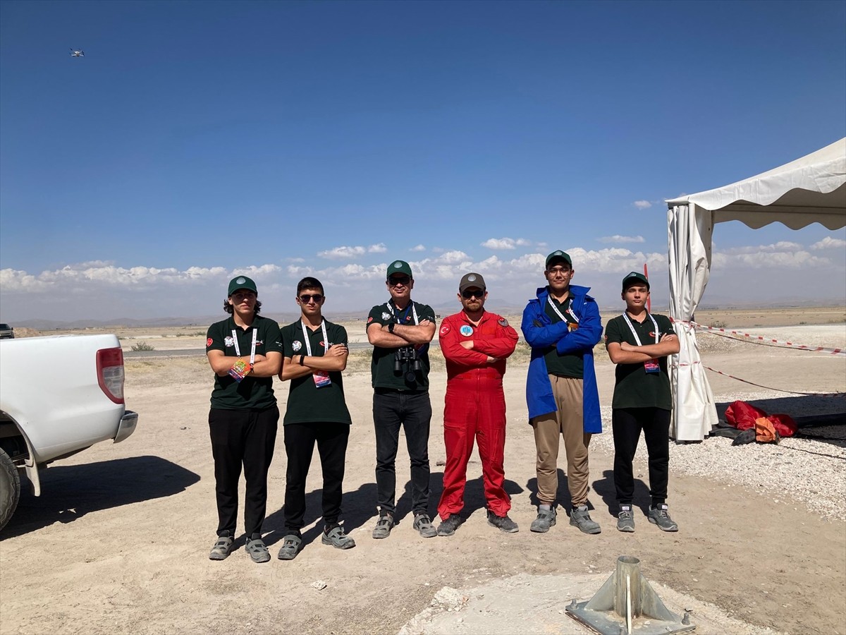 Tekirdağ'ın Çerkezköy ilçesindeki Seval Ahmet Çetin Fen Lisesi bünyesinde 8 öğrenciden kurulu...