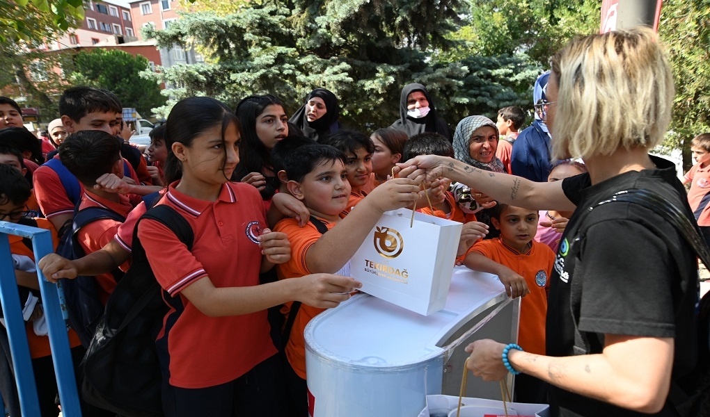 Tekirdağ ve Arnavutköy Belediyelerinden Eğitime Destek: 3 Bin Kırtasiye Seti ve 60 Milyon TL Bütçe