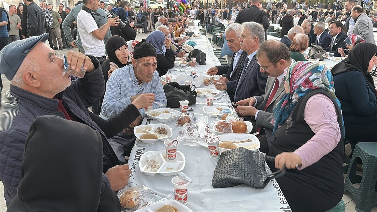 Tokat’ta 38. Ahilik Haftası Kutlama Etkinlikleri kapsamında, Hıdırlık Meydanı’nda düzenlenen Ahi...