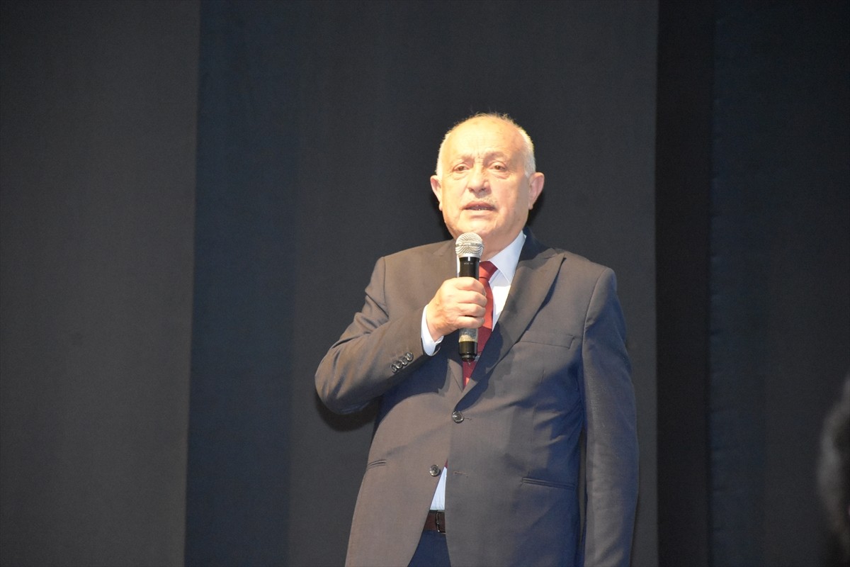 Trabzon'un ilçelerinde şehitlerin isimlerinin verildiği 18 okuldaki kütüphanenin toplu açılışı...