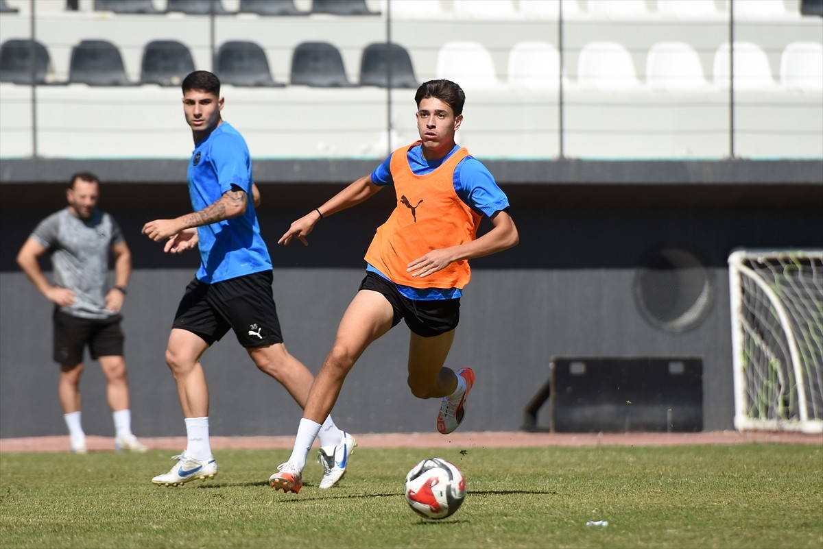 Trendyol 1. Lig'in 7. haftasında yarın deplasmanda Bandırmaspor ile karşılaşacak Manisa Futbol...