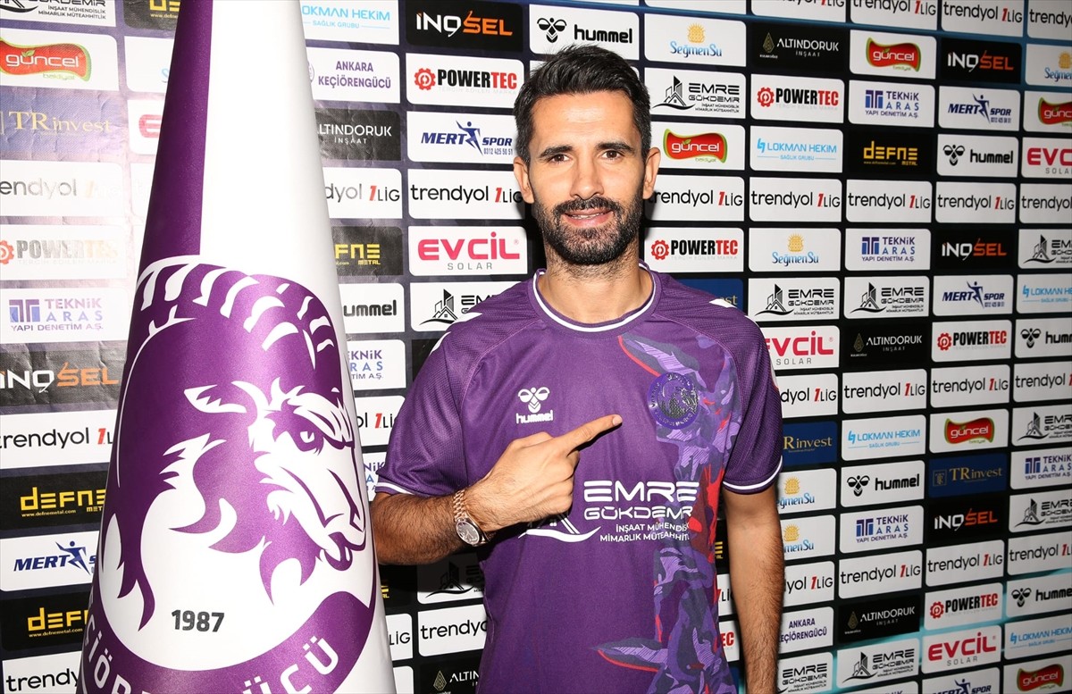 Trendyol 1. Lig ekiplerinden Emre Gökdemir İnşaat Ankara Keçiörengücü, orta saha oyuncusu Alper...