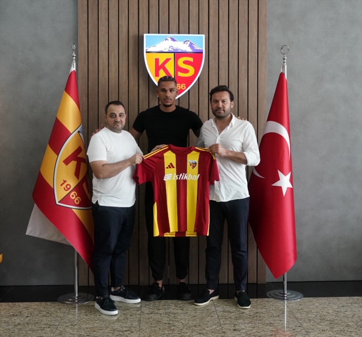 Trendyol Süper Lig ekiplerinden Zecorner Kayserispor, son olarak Danimarka'nın Kopenhag takımında...