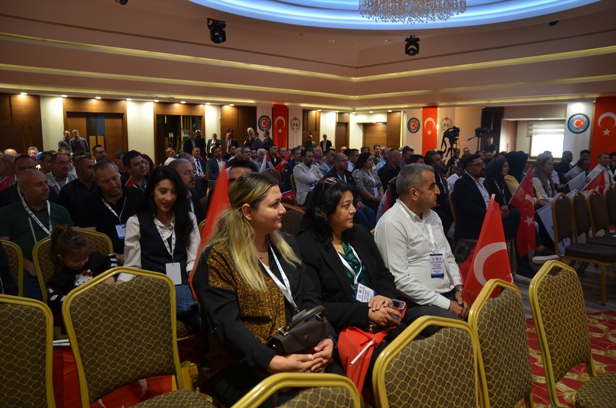 TÜRK-İŞ Genel Başkan Yardımcısı ve Koop-İş Sendikası Genel Başkanı Eyüp Alemdar, bir otelde...