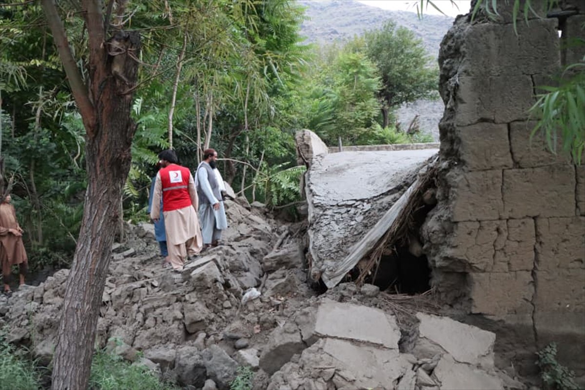 Türk Kızılay, 6 büyüklüğünde depremin meydana geldiği Afganistan'da saha faaliyetlerine katılmak...