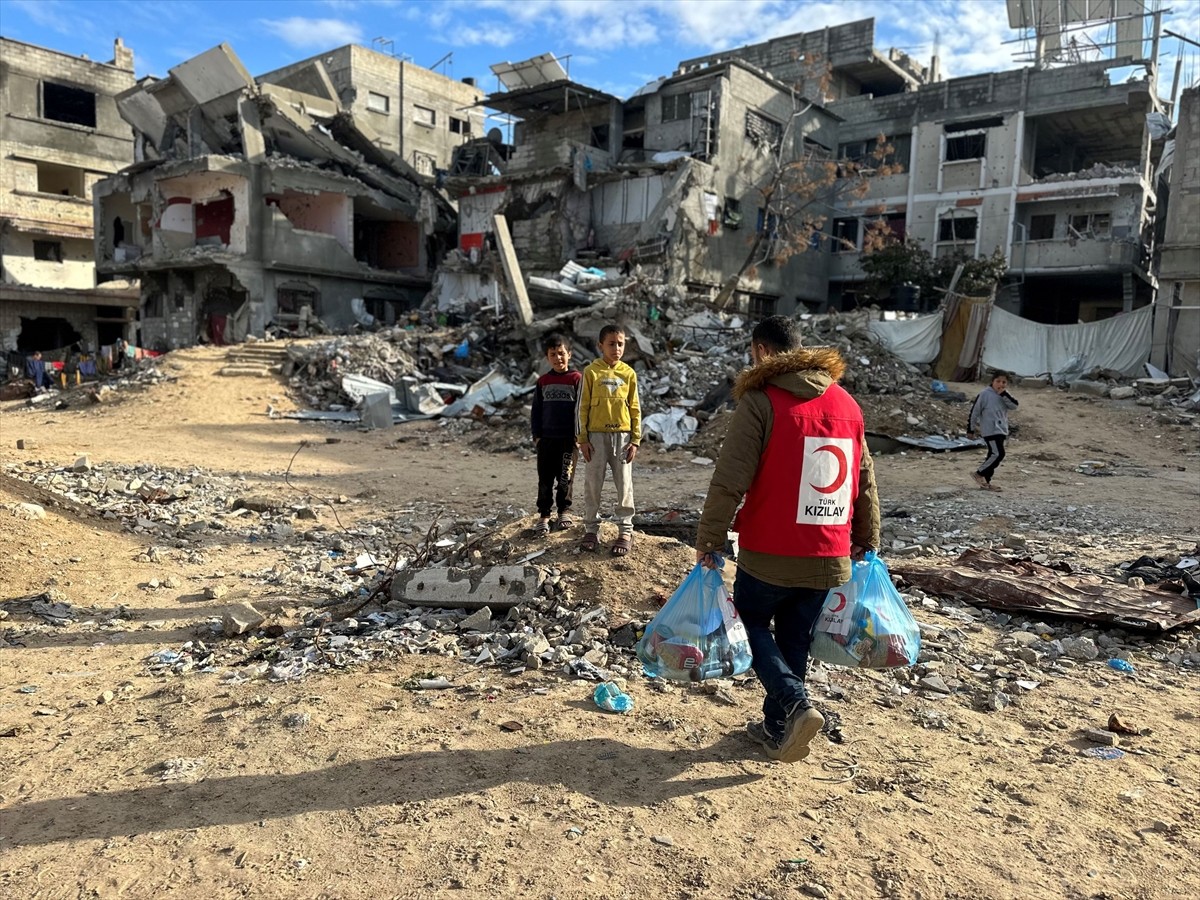 Türk Kızılay, Filistin Kızılayına ait Al Emel ve Al Mawasi hastaneleri için ilaç ve tıbbi malzeme...