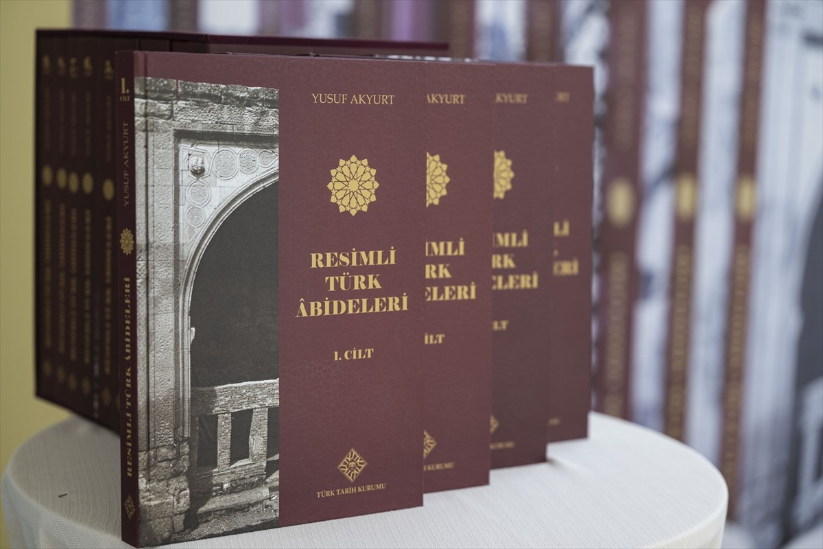 Türk Tarih Kurumu, Yusuf Akyurt Koleksiyonu'ndan hazırladığı dokuz ciltlik "Resimli Türk...
