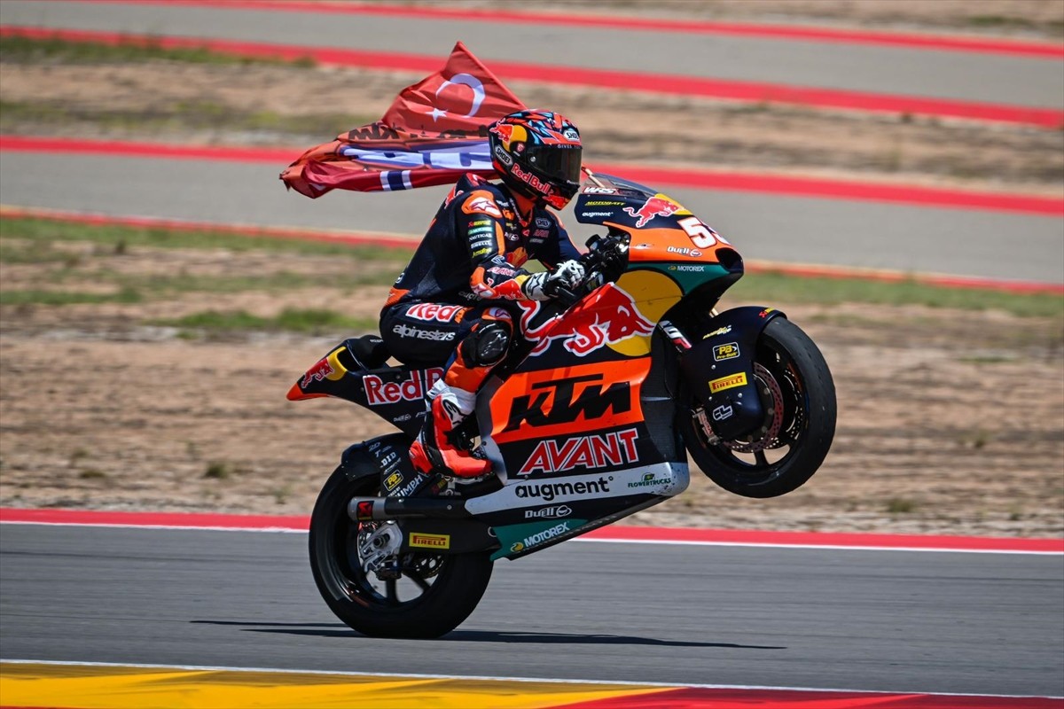 Türkiye'yi Dünya Moto2 Şampiyonası'nda temsil eden Deniz Öncü, Sakarya Akyazı'da antrenmanlara...