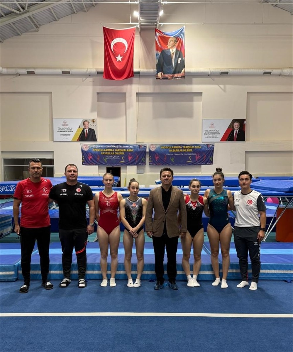Türkiye Cimnastik Federasyonu (TCF) Başkanı Suat Çelen, Bolu'da kamp yapan Olimpik Trampolin Kadın...