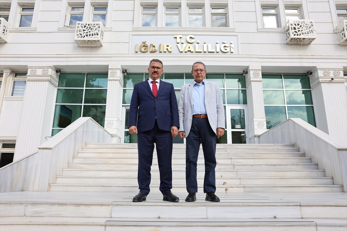 Türkiye-Ermenistan Normalleşme Süreci Özel Temsilci Büyükelçi Serdar Kılıç (sağda), Iğdır Valisi...