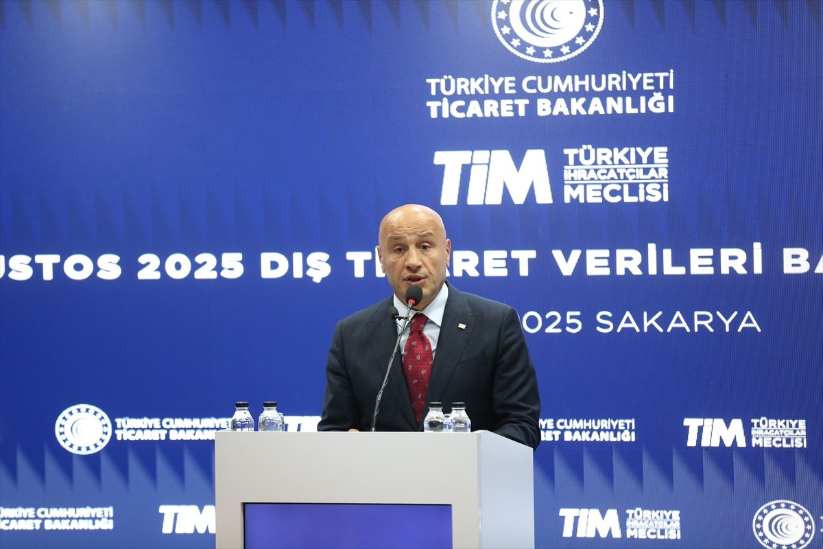 Türkiye İhracatçılar Meclisi (TİM) Başkanı Mustafa Gültepe, Sakarya Ticaret ve Sanayi Odası'nda...