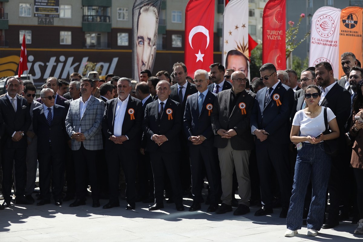 Ulaştırma ve Altyapı Bakanı Abdulkadir Uraloğlu, Elazığ'da "Hazardağlı Yeni Nesil Kavşağı Açılış...