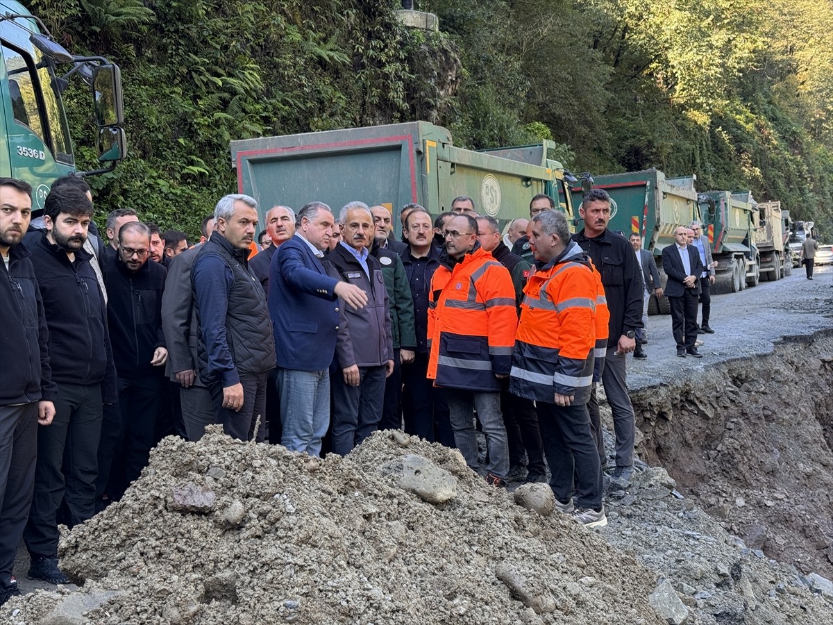 Ulaştırma ve Altyapı Bakanı Abdulkadir Uraloğlu ile Gençlik ve Spor Bakanı Osman Aşkın Bak...