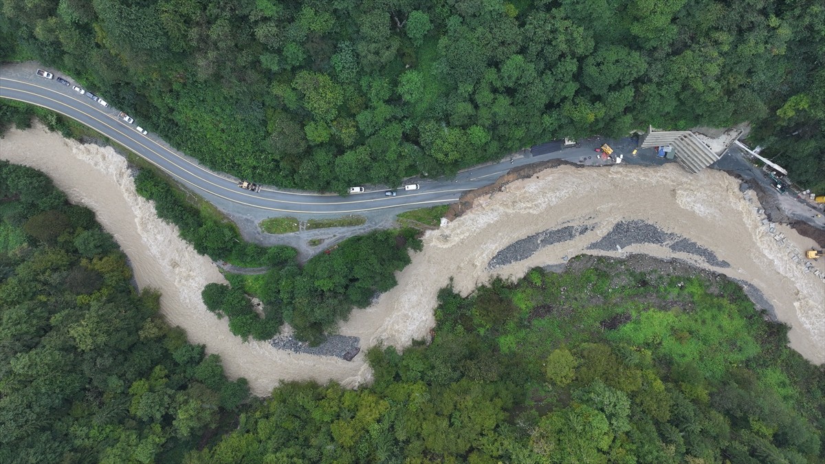 Ulaştırma ve Altyapı Bakanı Abdulkadir Uraloğlu ile Gençlik ve Spor Bakanı Osman Aşkın Bak...