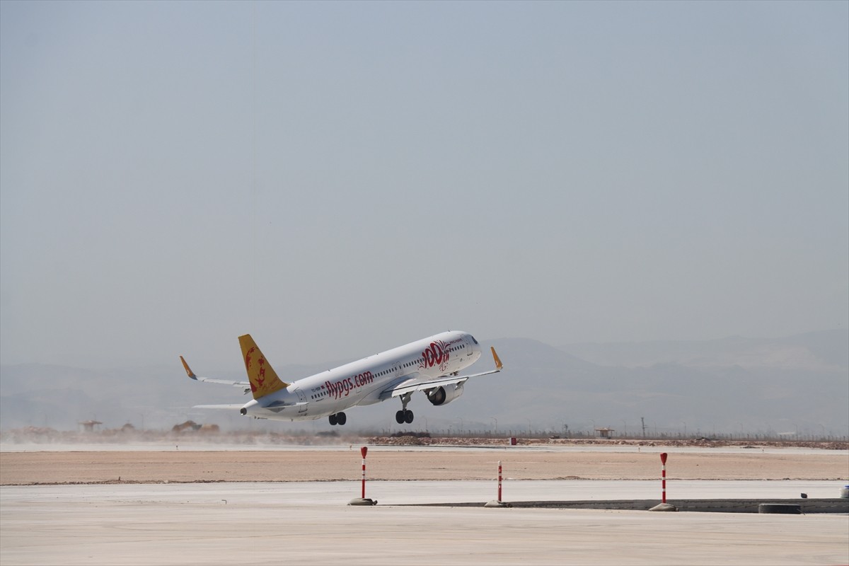 Ulaştırma ve Altyapı Bakanlığınca, Hatay Havalimanı'ndaki birinci etap çalışmalarının...