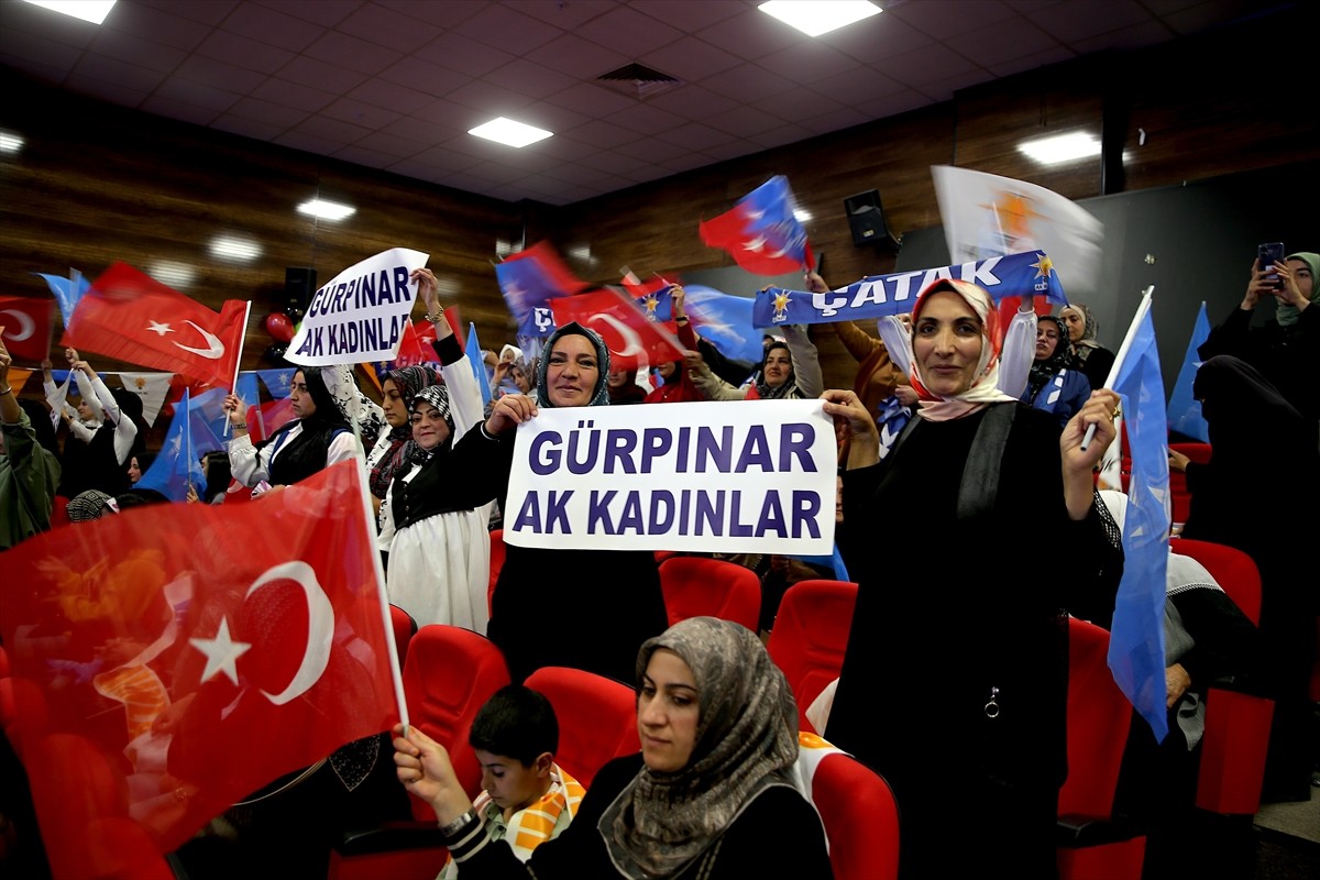 Van'da "AK Parti Kadın Kolları İl Danışma Meclisi Toplantısı" düzenlendi.