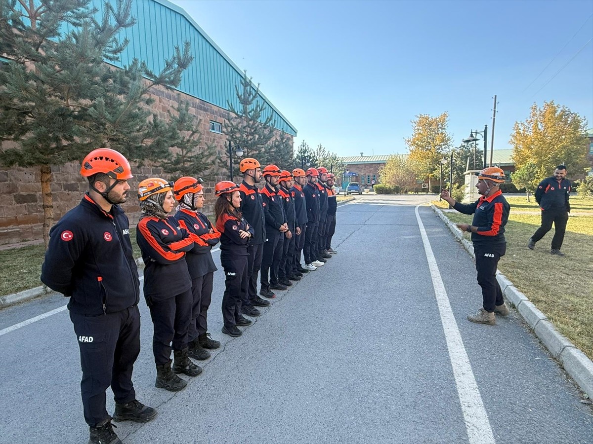 Van, Bitlis, Ağrı, Iğdır, Hakkari, Şırnak ve Siirt illerinde göreve yeni başlayan arama kurtarma...